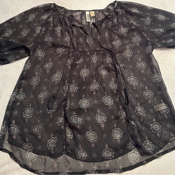 Mudd Tops - Mudd Sheer Blouse, Junior Size Medium